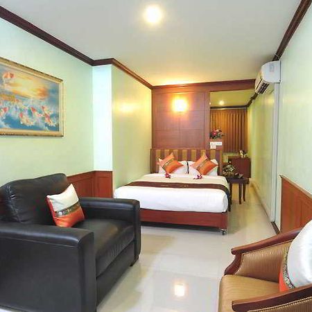 Sky Suites Бангкок Экстерьер фото