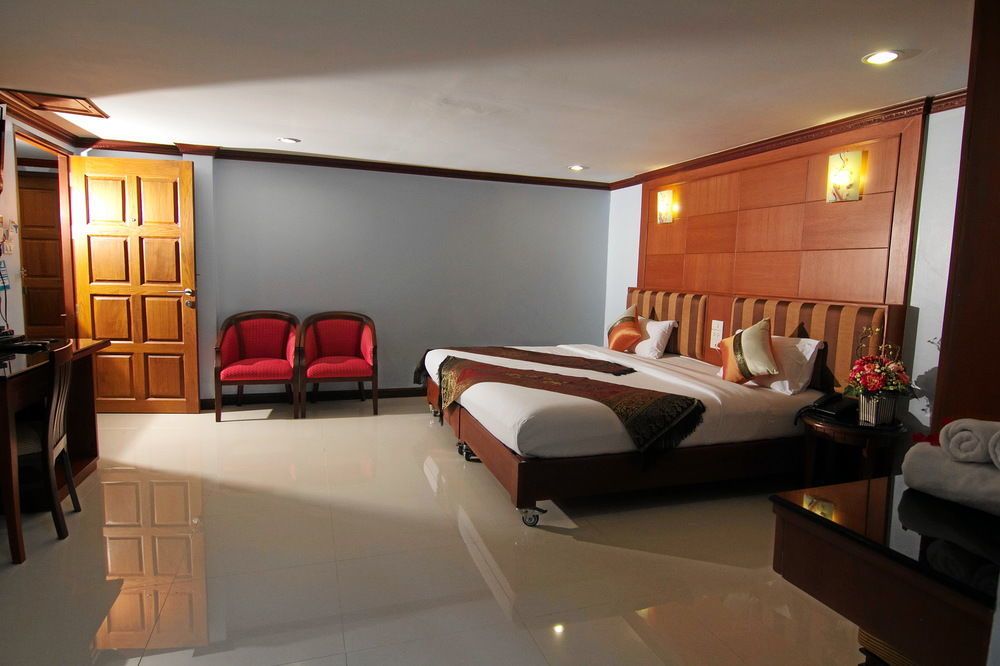 Sky Suites Бангкок Экстерьер фото