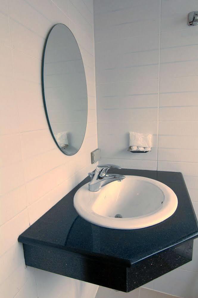 Sky Suites Бангкок Экстерьер фото
